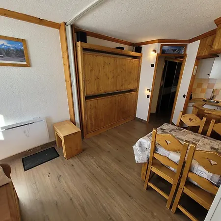 2 Etoiles Skis Aux Pieds - Vue Sur Pistes - Fr-1-181-2581 *